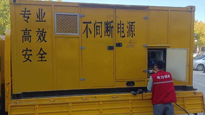 合山柴油发电机组和UPS电源配合使用时，如何避免切换过程中的电力中断？